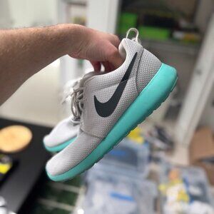 Nike Roshe Run in Calypso size 11 (Men)
